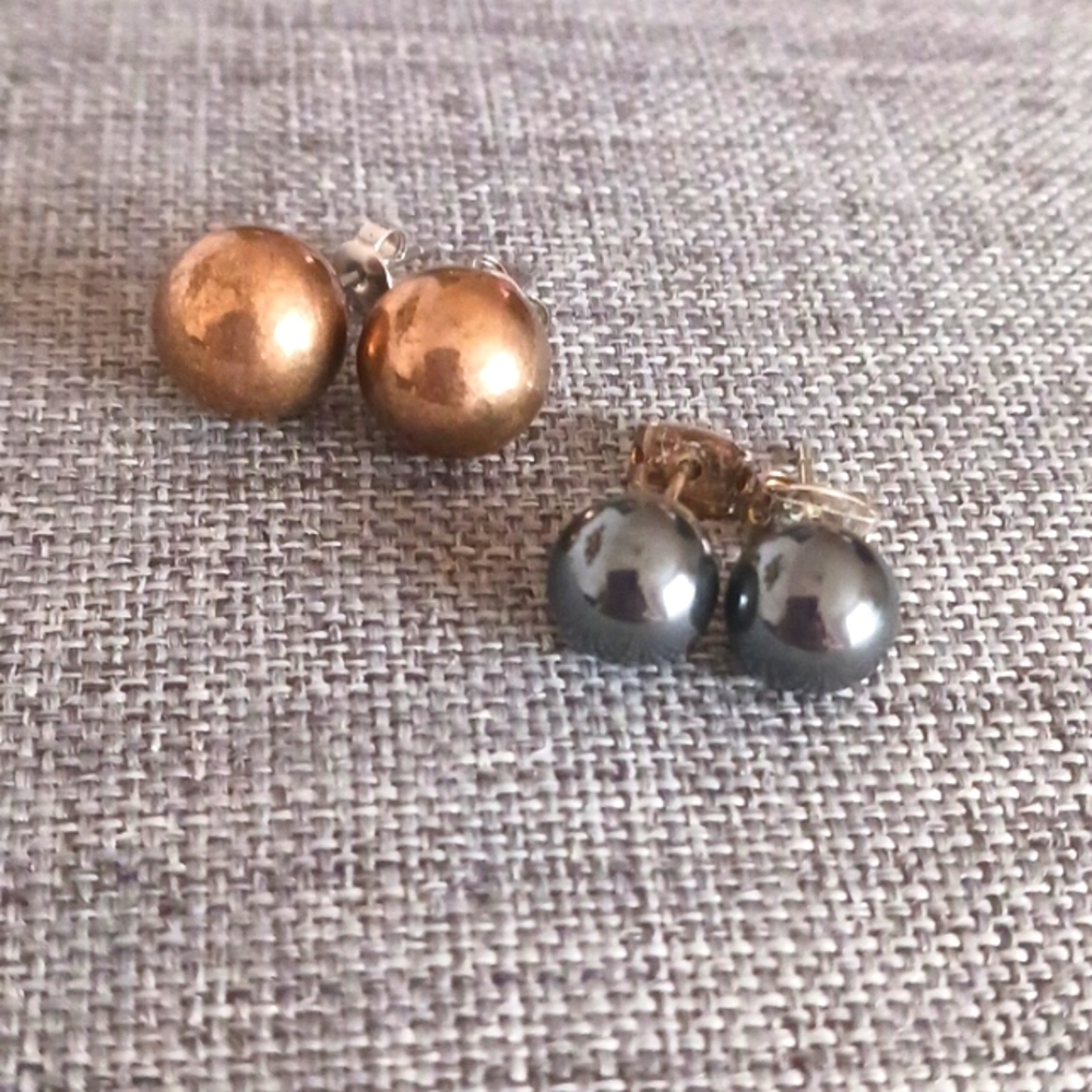 Bronze and Black Shiny Studs - Pre-loved